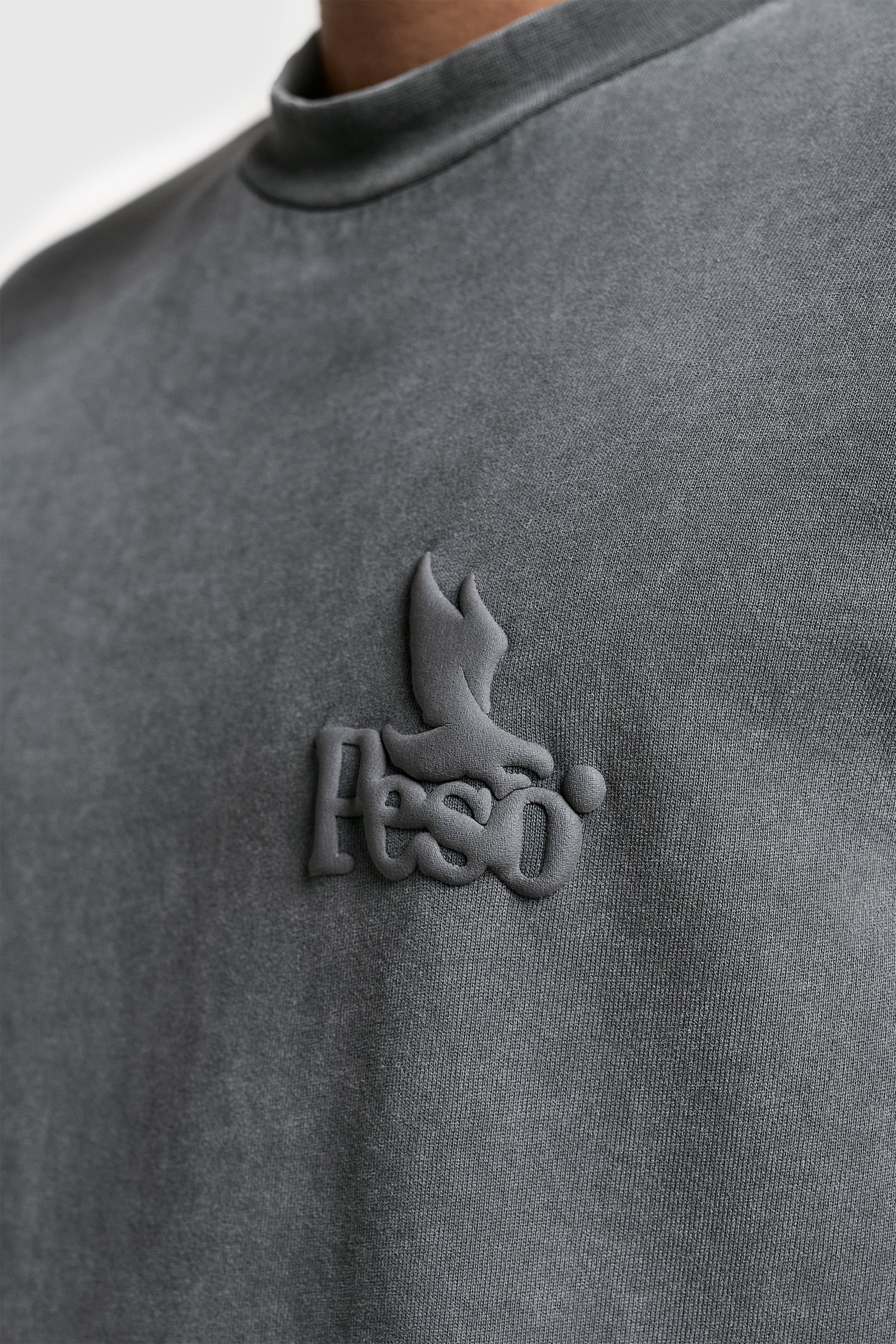 Logo Raws Sleeveless Tee - Image 7